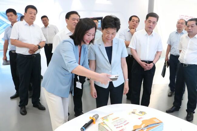智慧数字圆·界别同心汇 | 山东省政协主席葛慧君一行到访捷瑞数字，开展专题调研活动