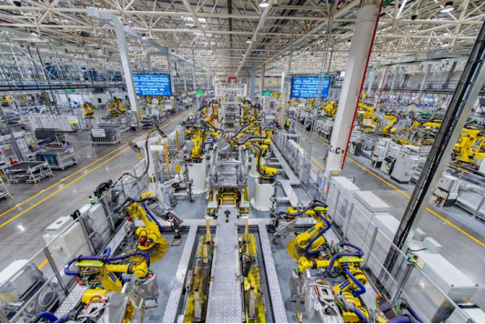 智慧工厂是如何实现生产过程的自动化和智能化的